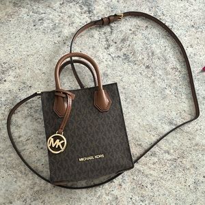 Michael kors small crossbody bag